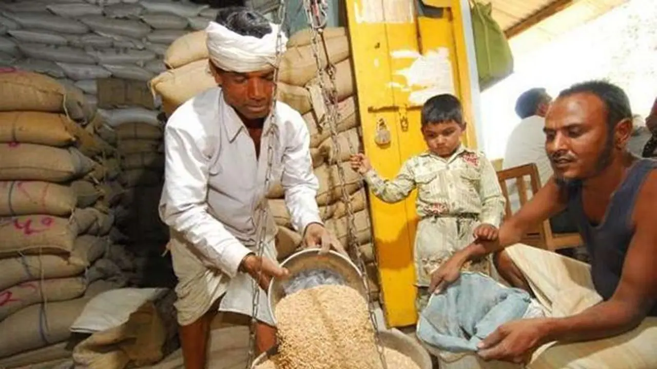 'ಒನ್ ನೇಷನ್ ಒನ್ ರೇಷನ್' ಯೋಜನೆ ಜಾರಿ, ದೇಶಾದ್ಯಂತ ಎಲ್ಲಿಂದ ಬೇಕಾದ್ರೂ ಪಡಿತರ ಪಡೆಯ್ಬೋದು!