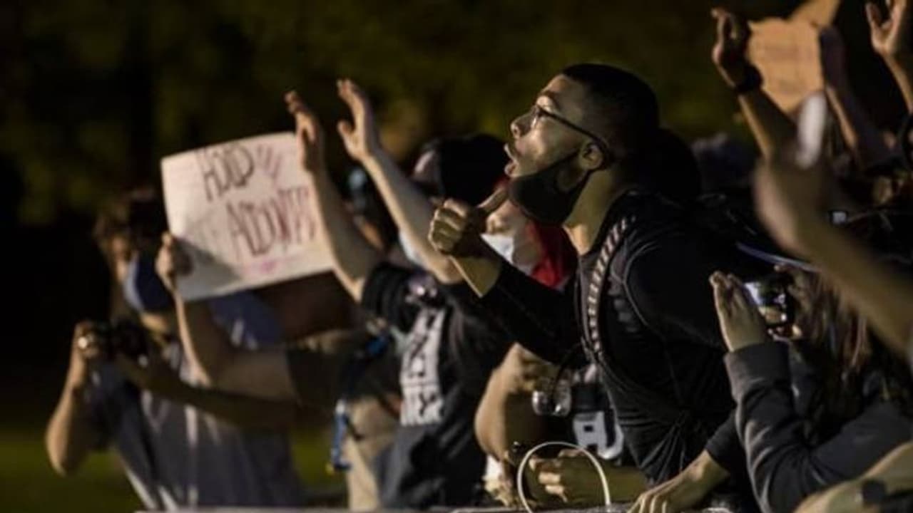 വൈറ്റ്ഹൗസിന് മുന്നില്‍ പ്രതിഷേധം, പൊലീസ് കണ്ണീര്‍ വാതകം പ്രയോഗിച്ചു, വാഷിംഗ്ടണില്‍ കര്‍ഫ്യൂ