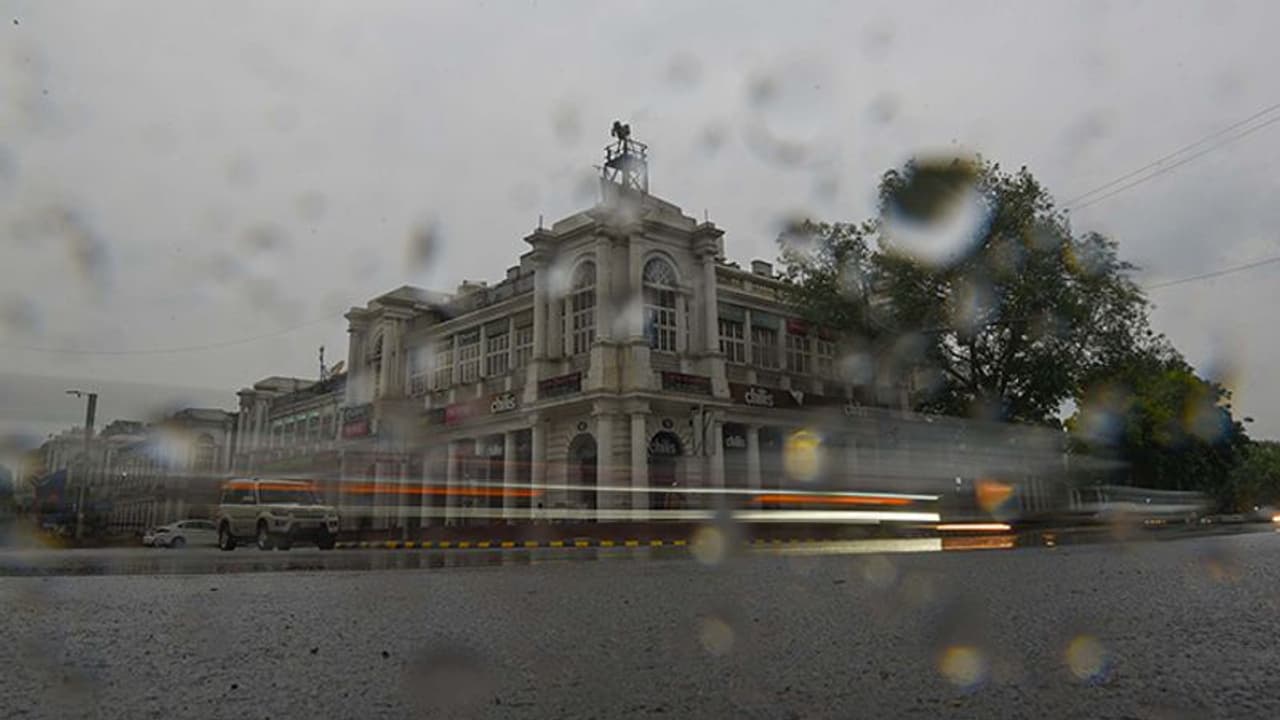 পূর্বাভাস মেনেই দেশে চলে এল বর্ষা, কেরলে ঢুকে পড়ল দক্ষিণ পশ্চিম মৌসুমী বায়ু পূর্বাভাস মেনেই দেশে চলে এল বর্ষা, কেরলে ঢুকে পড়ল দক্ষিণ পশ্চিম মৌসুমী বায়ু