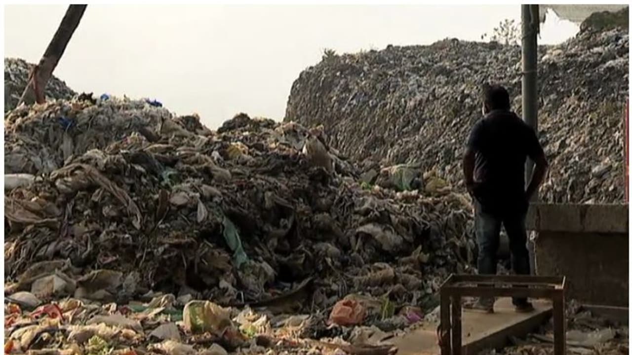 കൊച്ചിയില് മാലിന്യ സംസ്കരണം കീറാമുട്ടി; സര്ക്കാര് ഇടപെടണമെന്ന് കോര്പ്പറേഷന് കൊച്ചിയില് മാലിന്യ സംസ്കരണം കീറാമുട്ടി; സര്ക്കാര് ഇടപെടണമെന്ന് കോര്പ്പറേഷന്