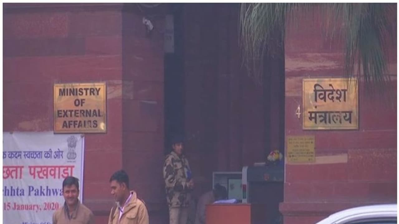 പാക് നയതന്ത്ര ഉദ്യോഗസ്ഥരെ പുറത്താക്കല്‍: ഇന്ത്യന്‍ സ്ഥാനപതിയെ വിളിച്ചുവരുത്തി പാകിസ്ഥാന്‍, അതൃപ്‍തി