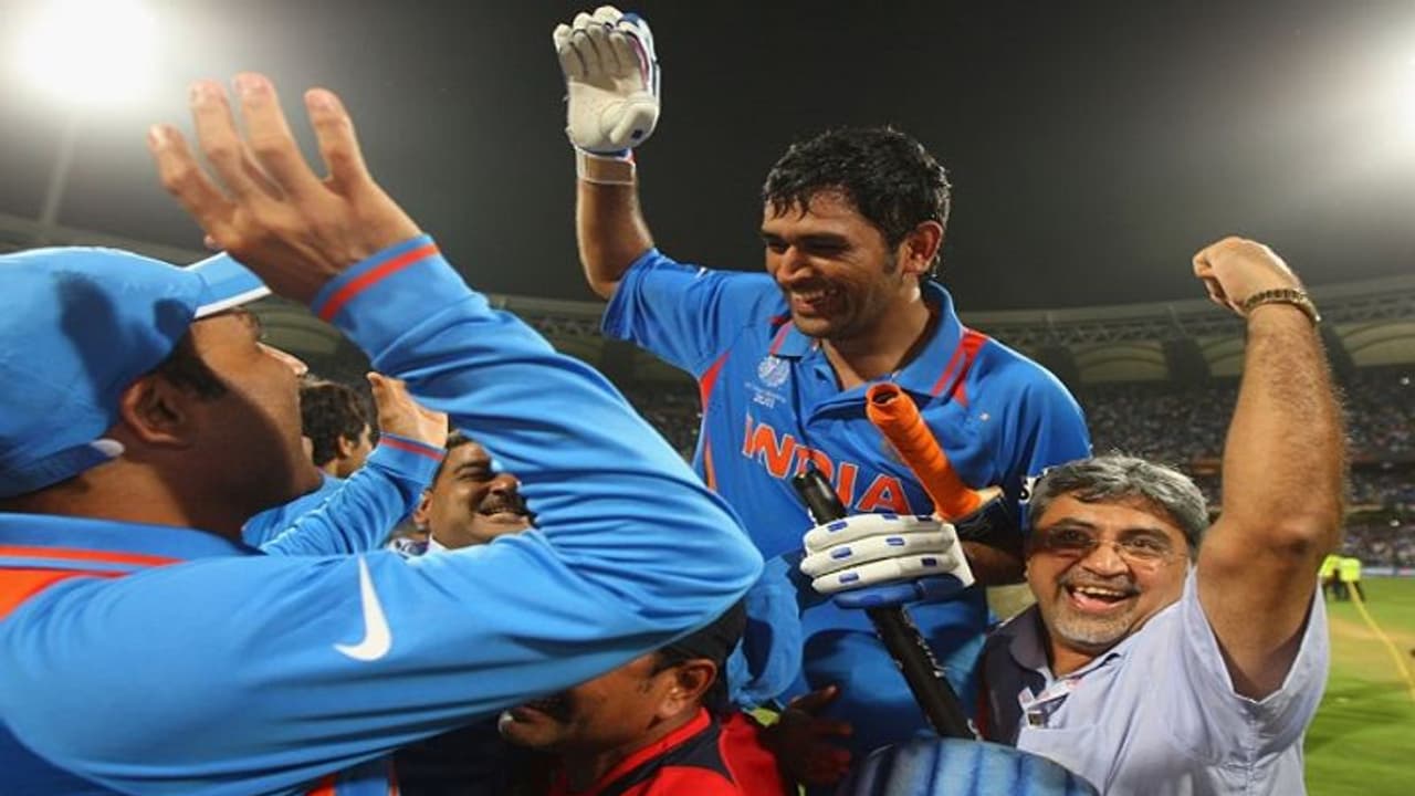 WC 2011 में भारत के साथ फाइनल फिक्स होने का आरोप, श्रीलंका में संगकारा से 10 घंटे तक हुई पूछताछ WC 2011 में भारत के साथ फाइनल फिक्स होने का आरोप, श्रीलंका में संगकारा से 10 घंटे तक हुई पूछताछ