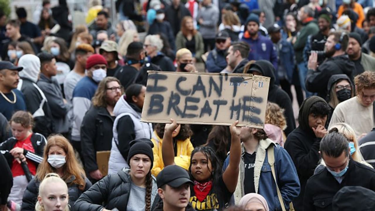 ഗ്രനേഡ്, കണ്ണീര് വാതകം, കുരുമുളക് സ്പ്രേ; നിരീക്ഷണത്തിന് ഹെലികോപ്റ്റര്, പ്രക്ഷോഭം അടിച്ചമര്ത്തി അമേരിക്ക ഗ്രനേഡ്, കണ്ണീര് വാതകം, കുരുമുളക് സ്പ്രേ; നിരീക്ഷണത്തിന് ഹെലികോപ്റ്റര്, പ്രക്ഷോഭം അടിച്ചമര്ത്തി അമേരിക്ക