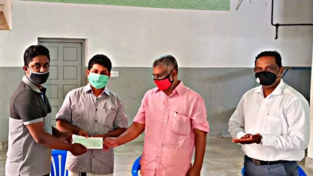 കൊവിഡ്: കേരളത്തിന് ധോണി ഫാന്സ് അസോസിയേഷന്റെ സഹായഹസ്തം കൊവിഡ്: കേരളത്തിന് ധോണി ഫാന്സ് അസോസിയേഷന്റെ സഹായഹസ്തം