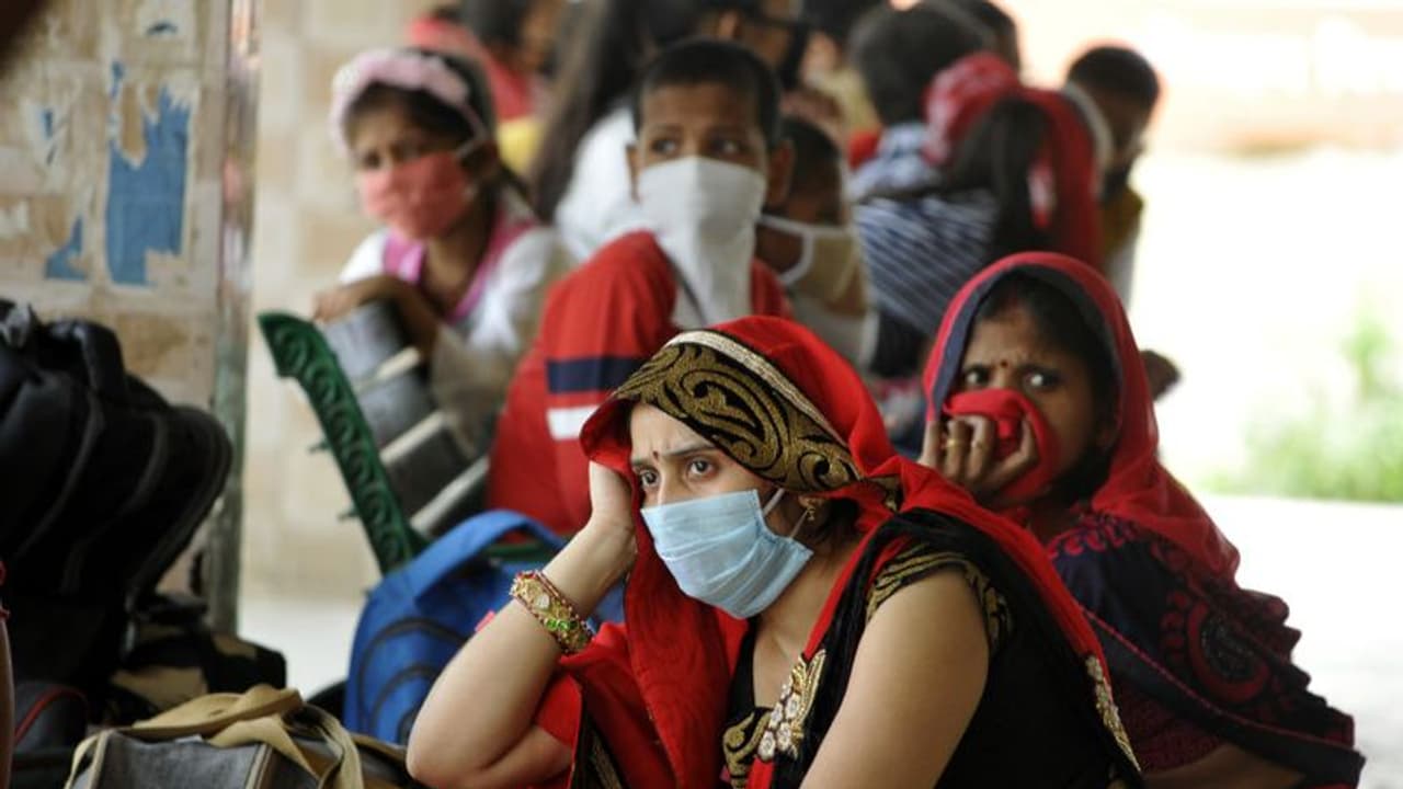 দেশে শুরু হয়েছে আনলক ১, বছরের শেষে করোনা সংক্রমণের শিকার হতে পারেন ৬৭ কোটি ভারতীয় দেশে শুরু হয়েছে আনলক ১, বছরের শেষে করোনা সংক্রমণের শিকার হতে পারেন ৬৭ কোটি ভারতীয়