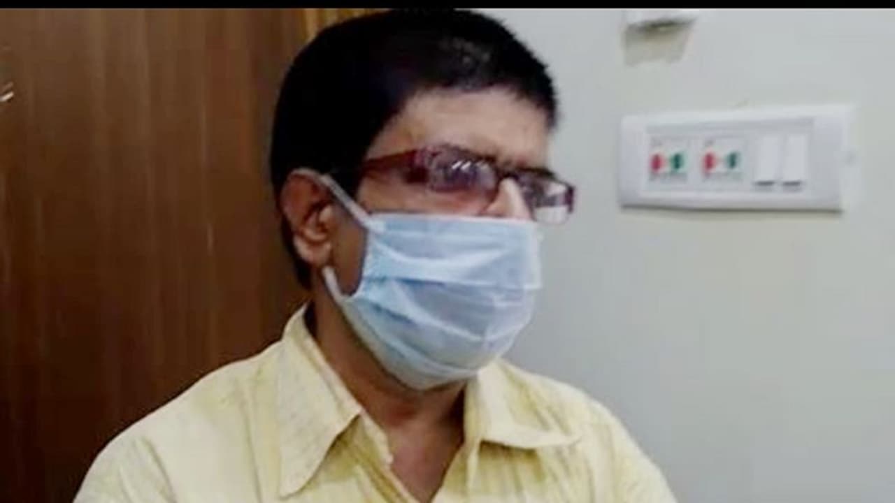 অনলাইন ক্লাসের জন্য বেতন চেয়ে হুঁশিয়ারি, বিপাকে সরকারি স্কুলের শিক্ষক অনলাইন ক্লাসের জন্য বেতন চেয়ে হুঁশিয়ারি, বিপাকে সরকারি স্কুলের শিক্ষক