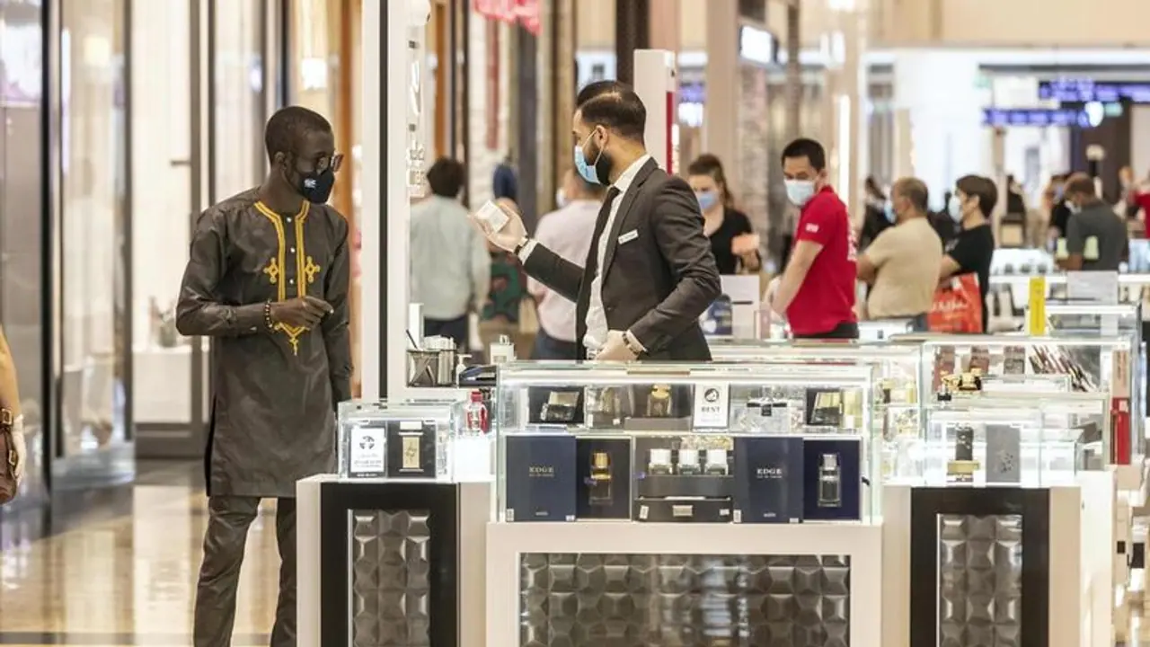 Dubai shopping malls open full fledged, asked to adhere to all precautionary guidelines Dubai shopping malls open full fledged, asked to adhere to all precautionary guidelines