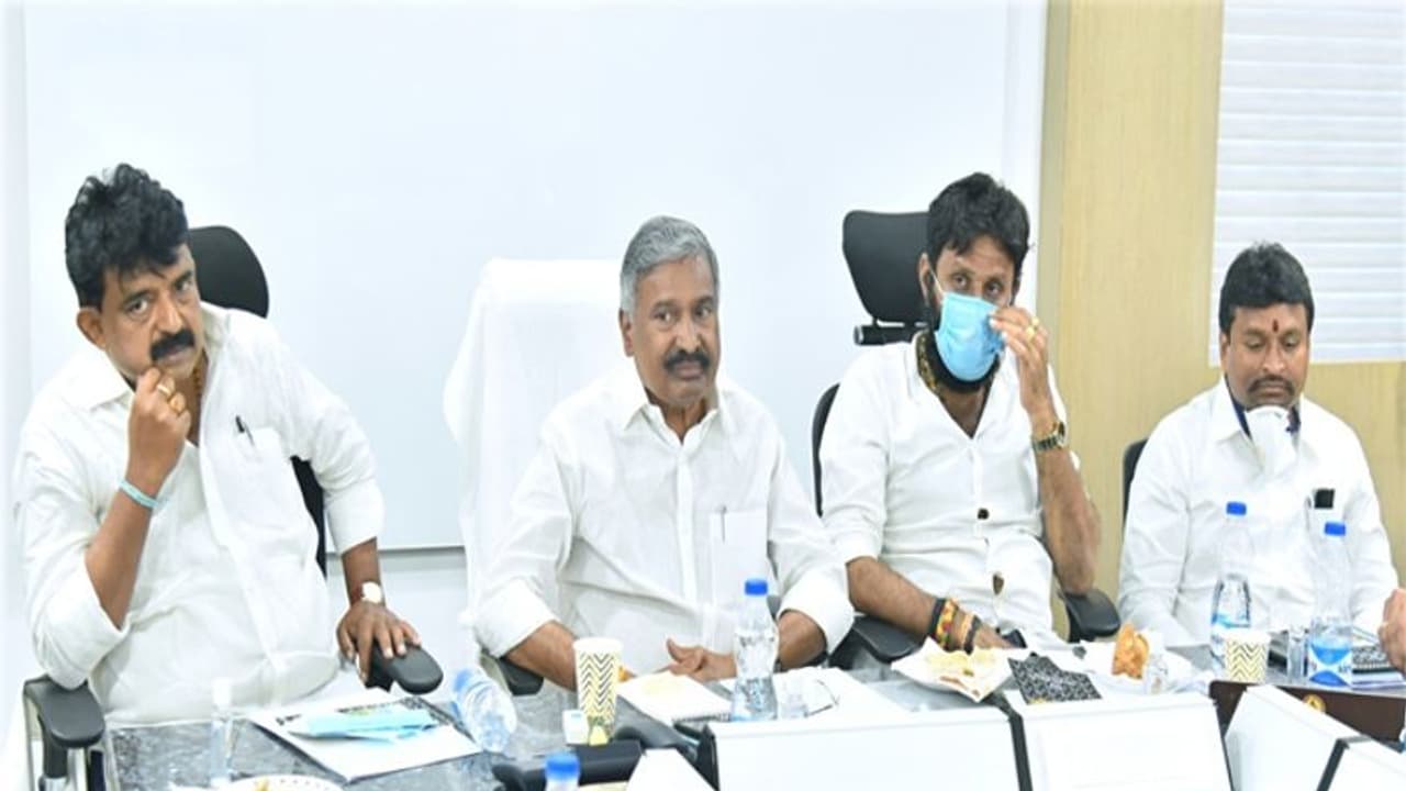 ఏపికి కేంద్రం నుండి మరో రూ.700 కోట్లు: మంత్రి పెద్దిరెడ్డి ఏపికి కేంద్రం నుండి మరో రూ.700 కోట్లు: మంత్రి పెద్దిరెడ్డి