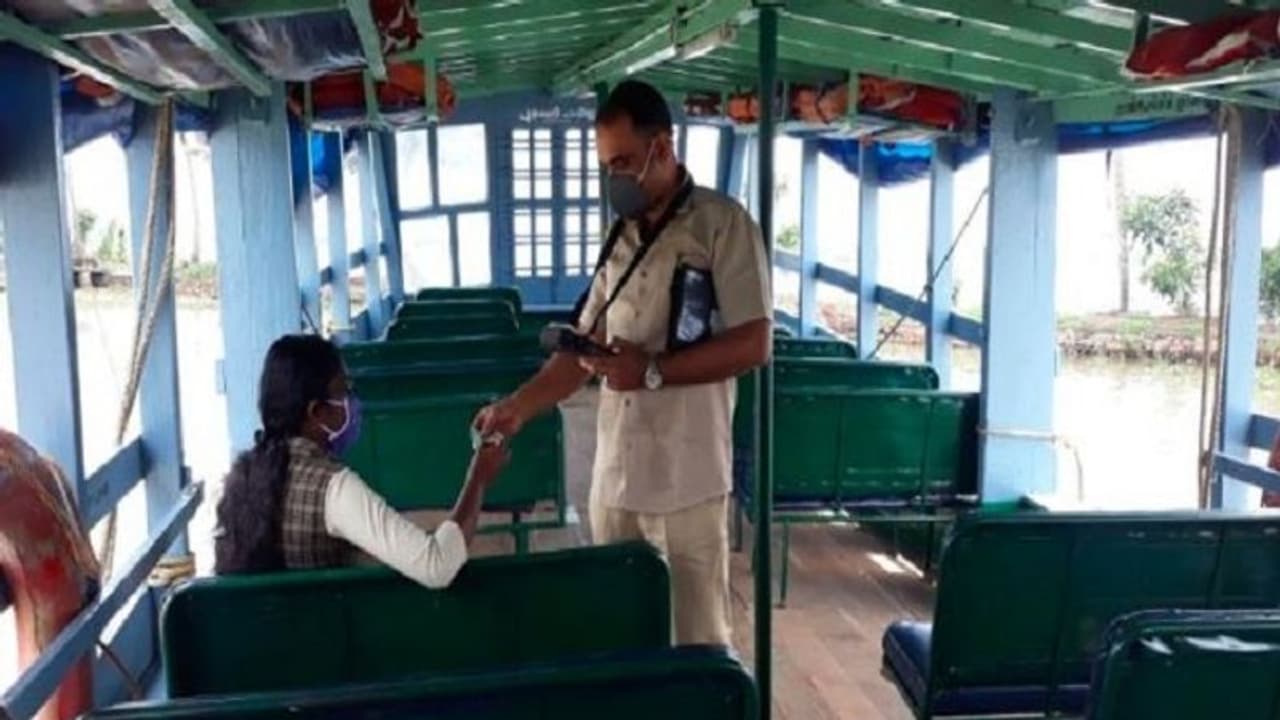 ಒಬ್ಬಳೇ ಬಾಲಕಿಗೆ 2 ದಿನ ತಿರುಗಾಡಿದ 70 ಜನ ಸಾಮರ್ಥ್ಯದ ಬೋಟ್! ಒಬ್ಬಳೇ ಬಾಲಕಿಗೆ 2 ದಿನ ತಿರುಗಾಡಿದ 70 ಜನ ಸಾಮರ್ಥ್ಯದ ಬೋಟ್!