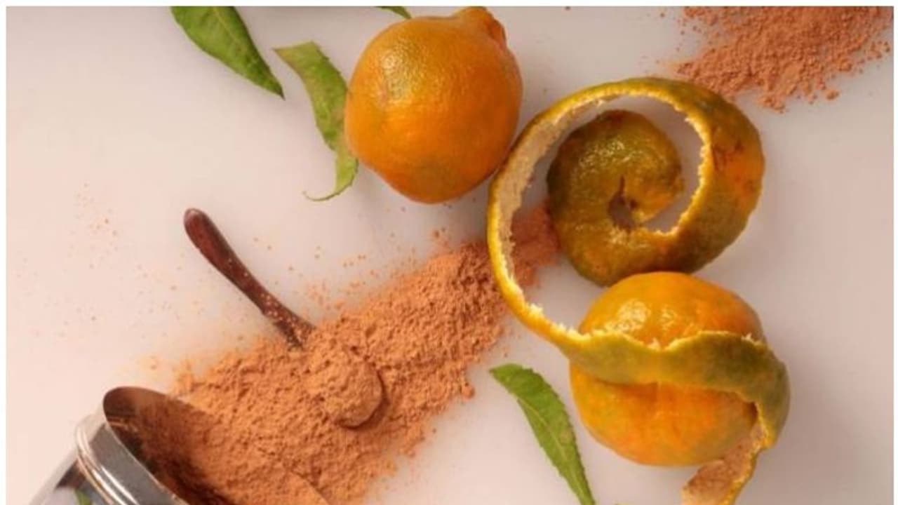 ഓറഞ്ചിന്റെ തൊലി കളയരുതേ; മൂന്ന് തരം ഫേസ് പാക്കുകൾ പരിചയപ്പെടാം ഓറഞ്ചിന്റെ തൊലി കളയരുതേ; മൂന്ന് തരം ഫേസ് പാക്കുകൾ പരിചയപ്പെടാം