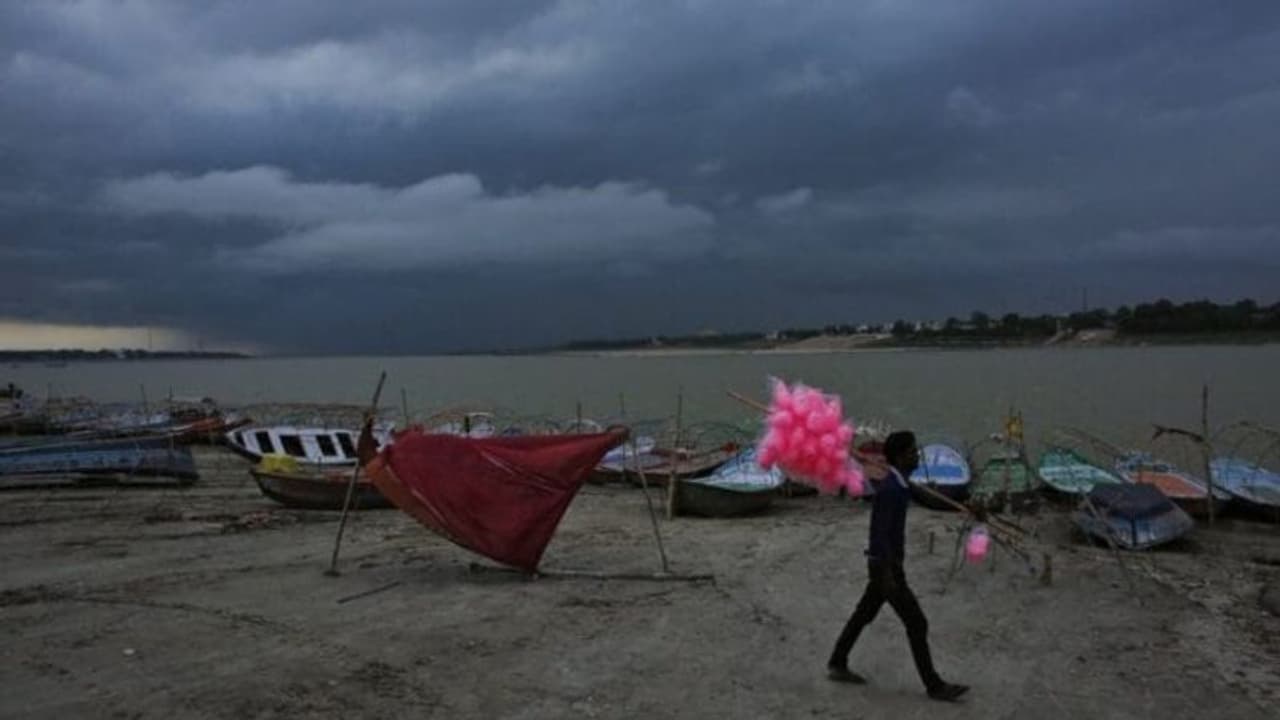 നിസർഗ ചുഴലിക്കാറ്റ്: മഹാരാഷ്ട്രയിലും ഗുജറാത്തിലും ദേശീയ ദുരന്ത നിവാരണ സേനയുടെ 21 സംഘത്തെ വിന്യസിക്കും നിസർഗ ചുഴലിക്കാറ്റ്: മഹാരാഷ്ട്രയിലും ഗുജറാത്തിലും ദേശീയ ദുരന്ത നിവാരണ സേനയുടെ 21 സംഘത്തെ വിന്യസിക്കും