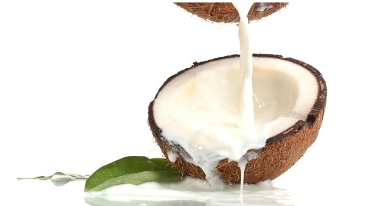 തേങ്ങാപ്പാല് മുടിയ്ക്ക് മാത്രമല്ല ചർമ്മത്തിനും മികച്ചത്... തേങ്ങാപ്പാല് മുടിയ്ക്ക് മാത്രമല്ല ചർമ്മത്തിനും മികച്ചത്...