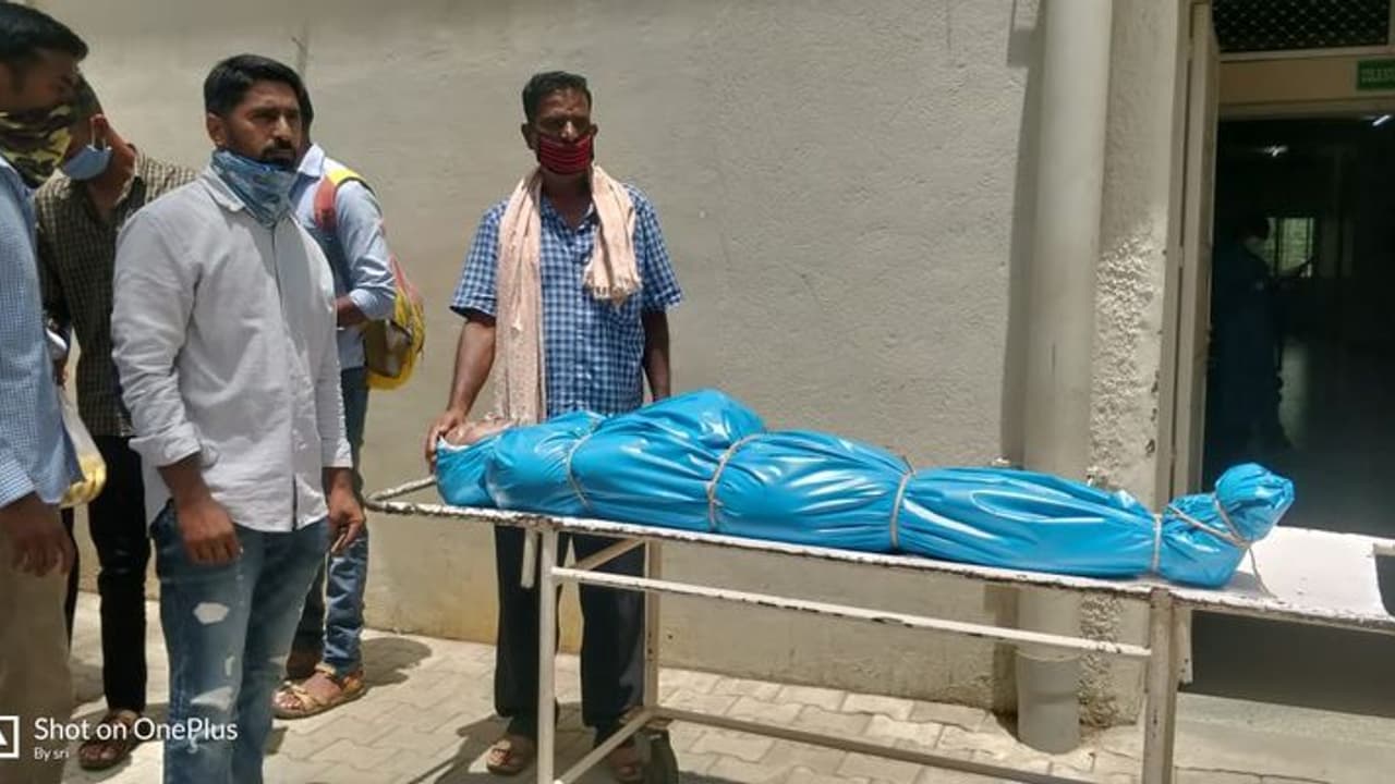 లవ్ అఫైర్: కన్నడ అందాల తార చందన ఆత్మహత్య లవ్ అఫైర్: కన్నడ అందాల తార చందన ఆత్మహత్య