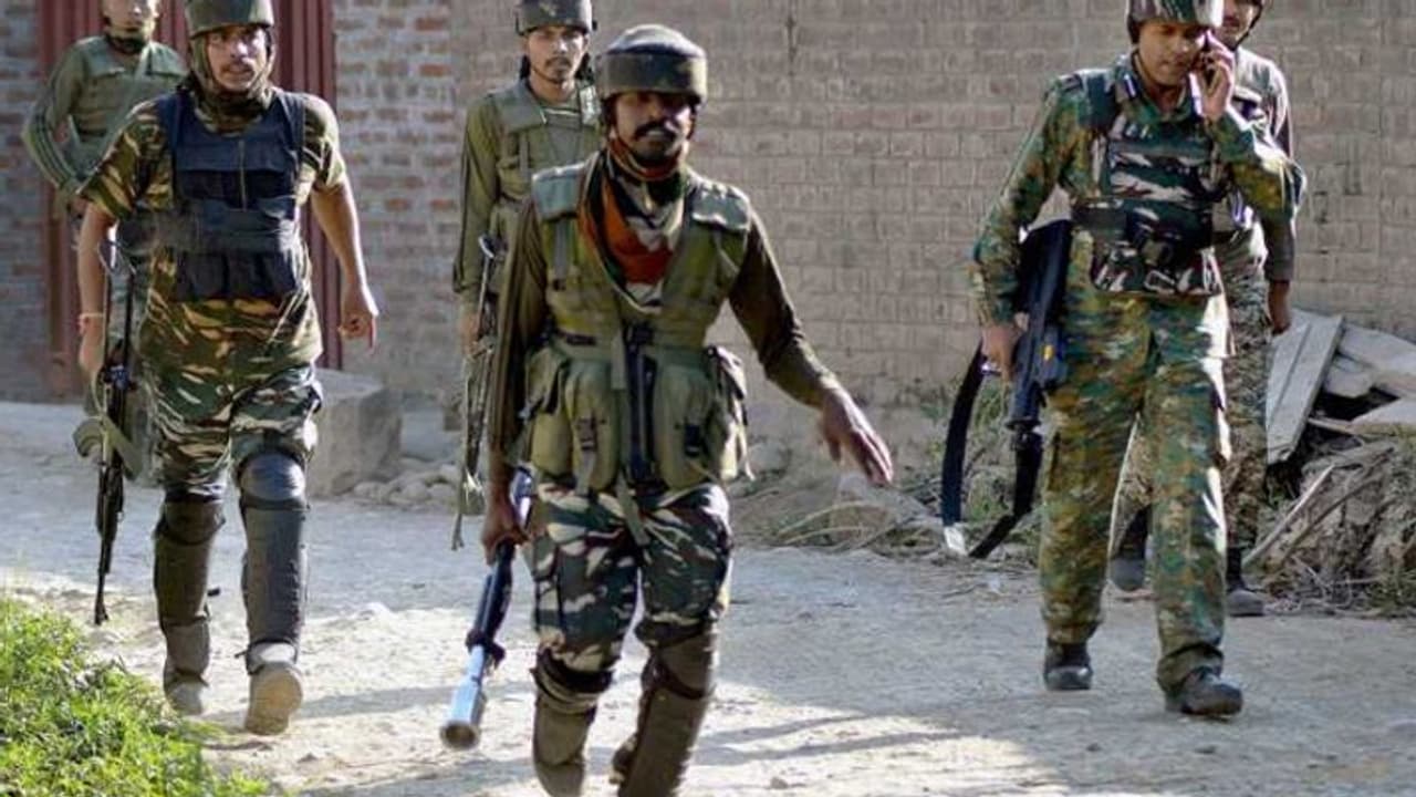 পাক জঙ্গি 'ফৌজিভাই'কে শেষ করল ভারতীয় জওয়ানরা, নাইকুর পর আবারও সাফল্য এল পাক জঙ্গি 'ফৌজিভাই'কে শেষ করল ভারতীয় জওয়ানরা, নাইকুর পর আবারও সাফল্য এল