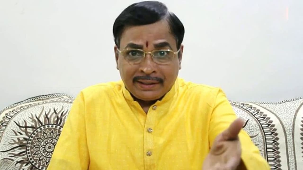 ఏపీలో కొత్త రాజకీయ పార్టీ.. ‘‘జై తెలుగు’’ పేరుతో పార్టీని ప్రకటించిన జొన్నవిత్తుల.. ఏపీలో కొత్త రాజకీయ పార్టీ.. ‘‘జై తెలుగు’’ పేరుతో పార్టీని ప్రకటించిన జొన్నవిత్తుల..