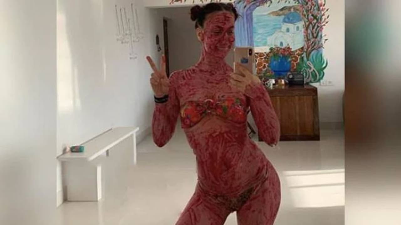 ബീറ്റ്റൂട്ടിനോടുള്ള പ്രേമം ഭ്രാന്തമായാല്! ബിഗ് ബോസ് താരത്തിന്റെ 'തെറാപ്പി' ചിത്രങ്ങള് ബീറ്റ്റൂട്ടിനോടുള്ള പ്രേമം ഭ്രാന്തമായാല്! ബിഗ് ബോസ് താരത്തിന്റെ 'തെറാപ്പി' ചിത്രങ്ങള്