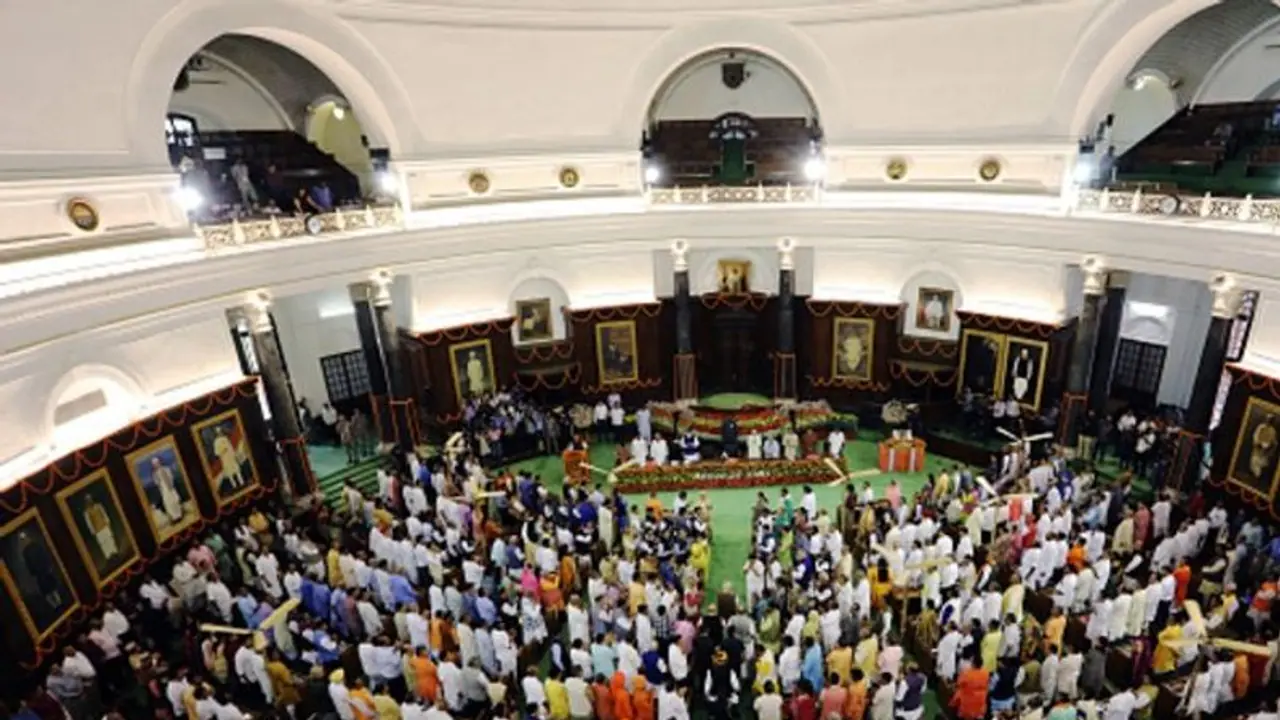 ভার্চুয়াল না সেন্ট্রাল হল, কোথায় কীভাবে হবে সংসদের বর্ষাকালীন অধিবেশন তানিয়েই জল্পনা ভার্চুয়াল না সেন্ট্রাল হল, কোথায় কীভাবে হবে সংসদের বর্ষাকালীন অধিবেশন তানিয়েই জল্পনা