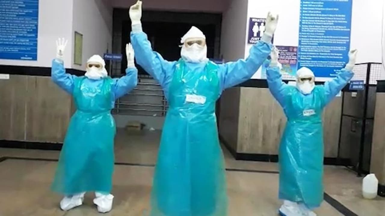 Victoria Hospital doctors in Bengaluru shake a leg to keep corona stress away Victoria Hospital doctors in Bengaluru shake a leg to keep corona stress away