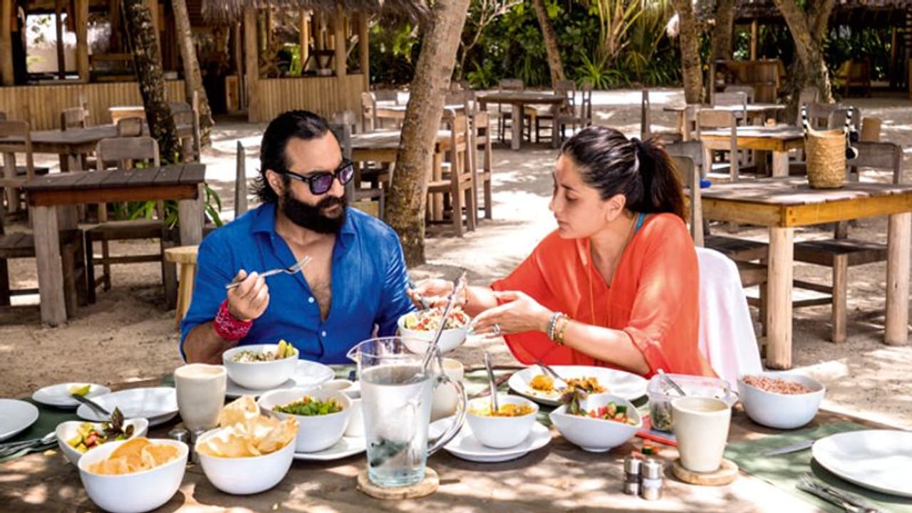 চল্লিশ পেরিয়েও টোন্ড ফিগারে তাক লাগাচ্ছেন করিনা, ডায়েটেই লুকিয়ে ম্যাজিক চল্লিশ পেরিয়েও টোন্ড ফিগারে তাক লাগাচ্ছেন করিনা, ডায়েটেই লুকিয়ে ম্যাজিক