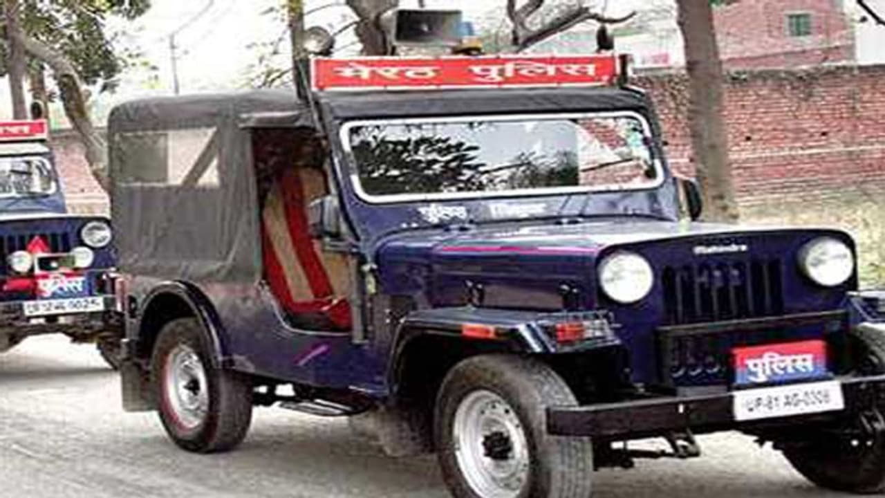 पुलिस ने एक साल बाद किया मर्डर मिस्ट्री का खुलासा, कुत्ते के मुंह में युवती का हाथ मिलने पर शुरू हुआ था केस पुलिस ने एक साल बाद किया मर्डर मिस्ट्री का खुलासा, कुत्ते के मुंह में युवती का हाथ मिलने पर शुरू हुआ था केस