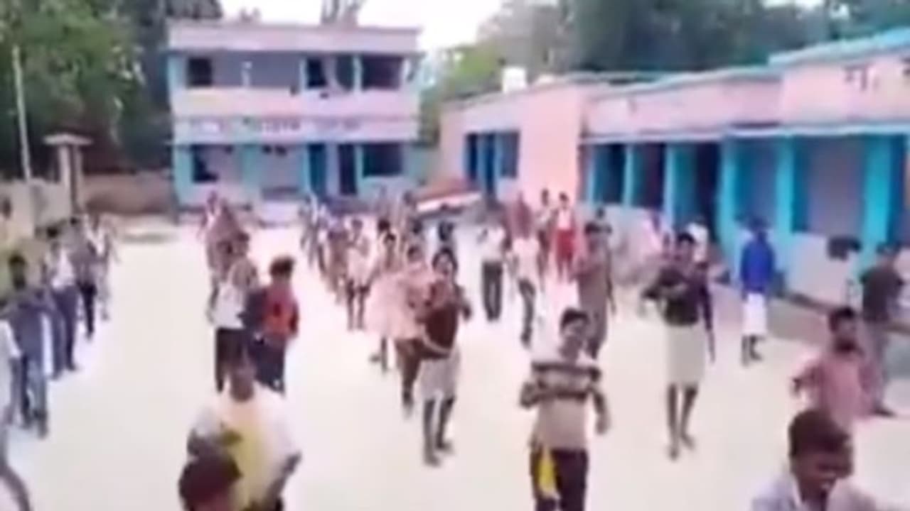 'കൊവിഡാന്‍സ്'; വൈറലായി ക്വറന്റൈന്‍ കേന്ദ്രത്തിലെ പാട്ടും ഡാന്‍സും...