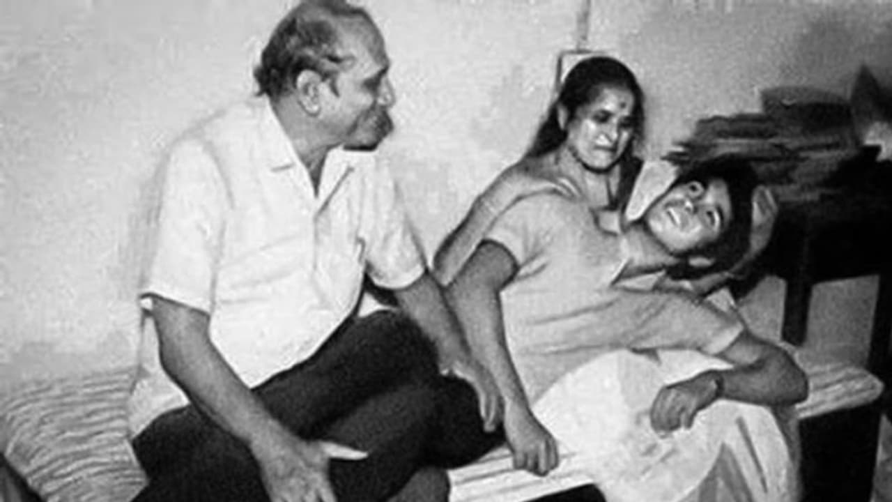 করোনার কঠিন সময়ে সকলে মা বাবার পাশে দাঁড়ান,পুরনো ছবি পোস্ট করে বার্তা সচিনের করোনার কঠিন সময়ে সকলে মা বাবার পাশে দাঁড়ান,পুরনো ছবি পোস্ট করে বার্তা সচিনের