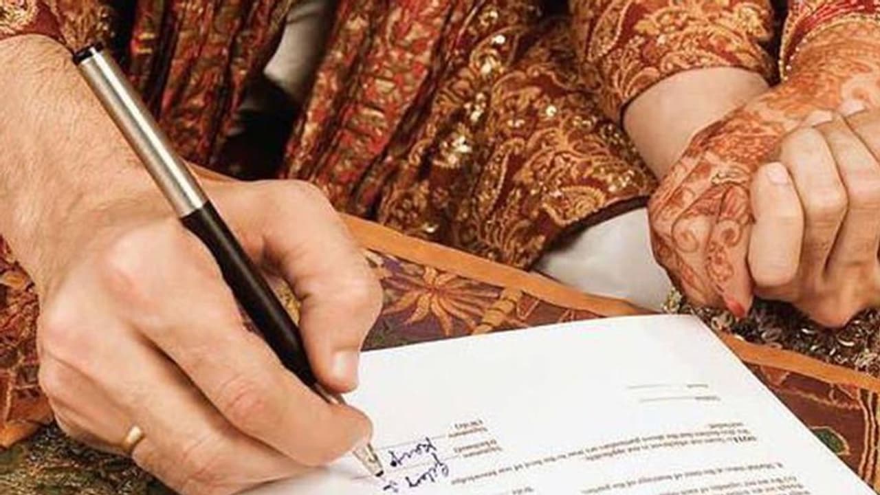 एशिया का सबसे महंगा तलाक, महिला को हर्जाने में मिले 24000 करोड़ रु, सबसे अमीर महिलाओं में हुई शामिल एशिया का सबसे महंगा तलाक, महिला को हर्जाने में मिले 24000 करोड़ रु, सबसे अमीर महिलाओं में हुई शामिल