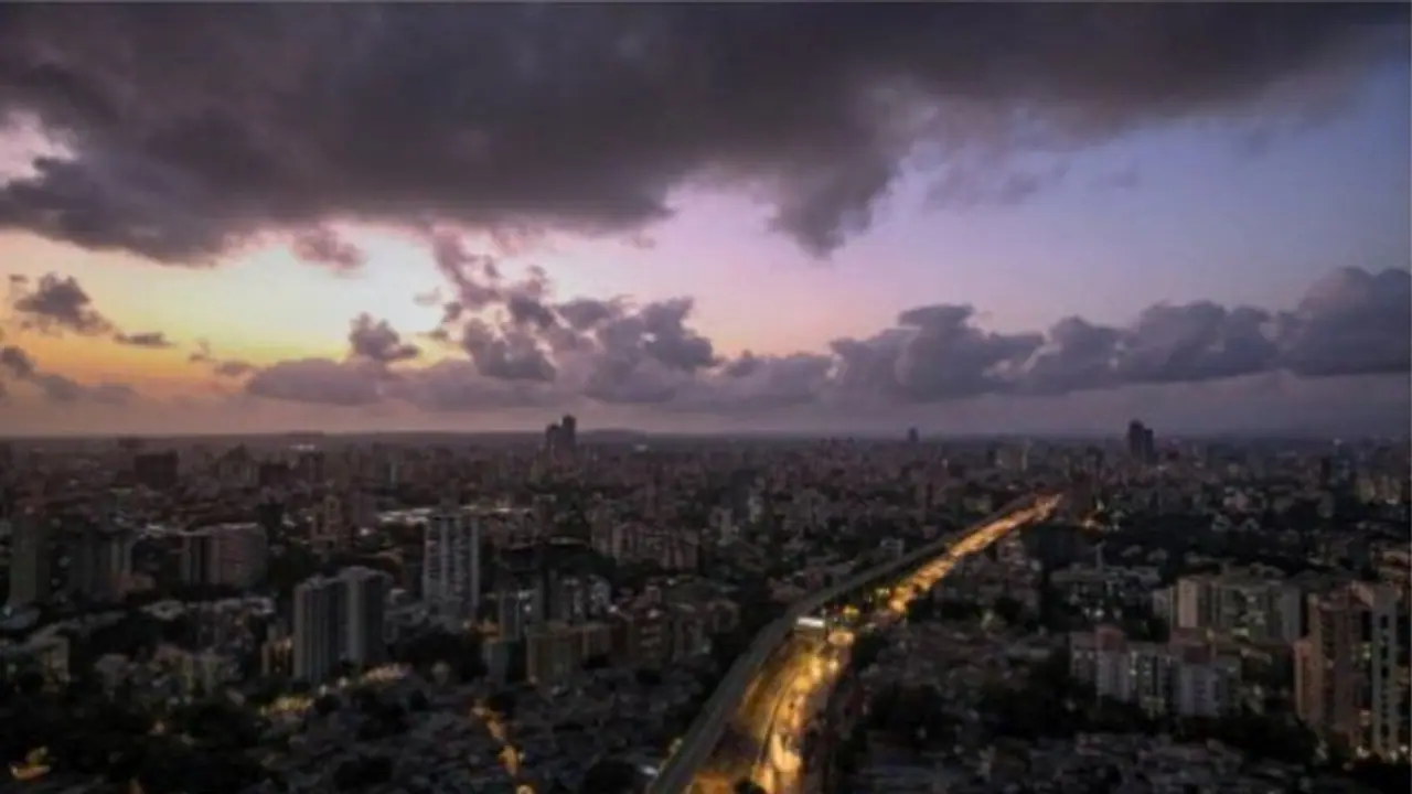 Cyclone Nisarga to make landfall at Alibaug near Mumbai in afternoon, NDRF teams on high alert Cyclone Nisarga to make landfall at Alibaug near Mumbai in afternoon, NDRF teams on high alert