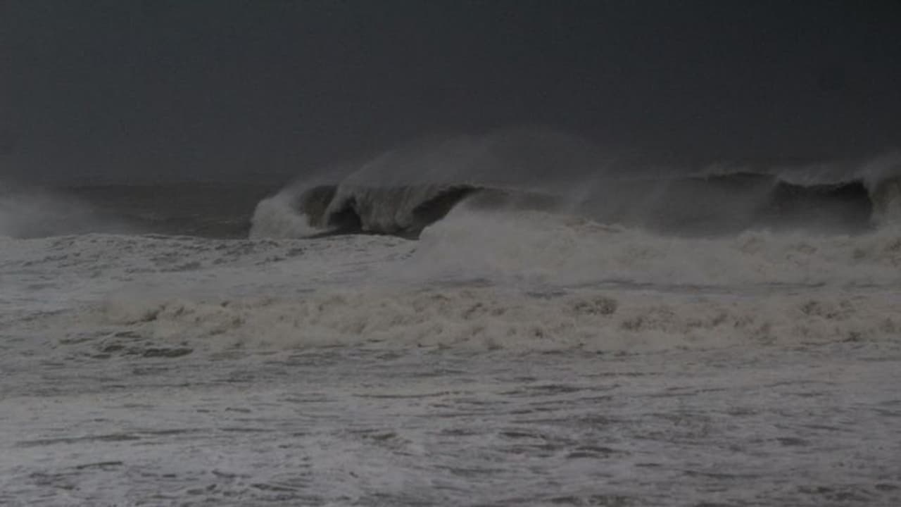 കേരള തീരത്ത് ഉയർന്ന തിരമാലയ്ക്ക് സാധ്യത; തീരദേശവാസികൾക്ക് ജാഗ്രതാ നിര്‍ദ്ദേശം