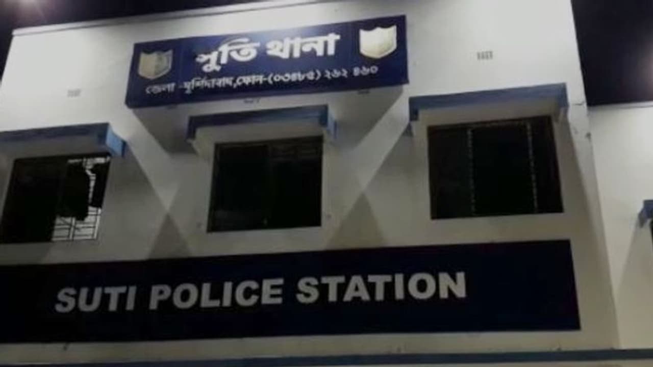 সম্পত্তি নিয়ে বিবাদেই কি খুন, বাড়ি থেকে উদ্ধার যুবকের নলিকাটা দেহ সম্পত্তি নিয়ে বিবাদেই কি খুন, বাড়ি থেকে উদ্ধার যুবকের নলিকাটা দেহ