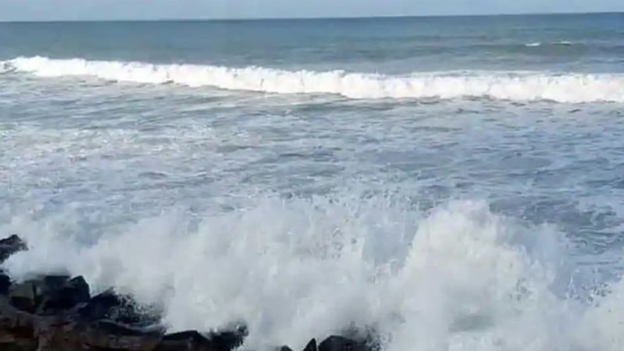 അറബിക്കടലിൽ ന്യൂനമർദം; കേരളതീരത്ത് നിന്ന് മത്സ്യ ബന്ധനത്തിന് പോകാൻ പാടില്ലെന്ന് മുന്നറിയിപ്പ് അറബിക്കടലിൽ ന്യൂനമർദം; കേരളതീരത്ത് നിന്ന് മത്സ്യ ബന്ധനത്തിന് പോകാൻ പാടില്ലെന്ന് മുന്നറിയിപ്പ്