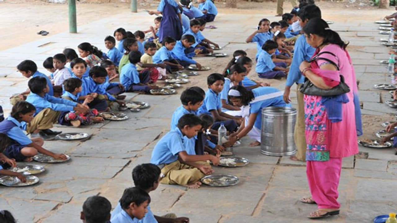 ಶಾಲೆಗಳ ಬಿಸಿಯೂಟ ಇನ್ನು ಪಿಎಂ ಪೋಷಣ್! ಶಾಲೆಗಳ ಬಿಸಿಯೂಟ ಇನ್ನು ಪಿಎಂ ಪೋಷಣ್!