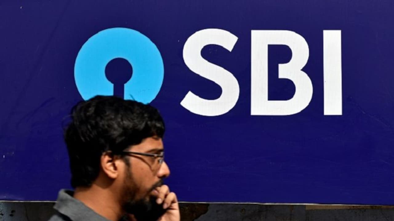 করোনা আক্রান্ত হয়ে এসবিআই আধিকারিকের মৃত্যু, চিন্তা বাড়াচ্ছে ভাইরাস সংক্রমণ করোনা আক্রান্ত হয়ে এসবিআই আধিকারিকের মৃত্যু, চিন্তা বাড়াচ্ছে ভাইরাস সংক্রমণ