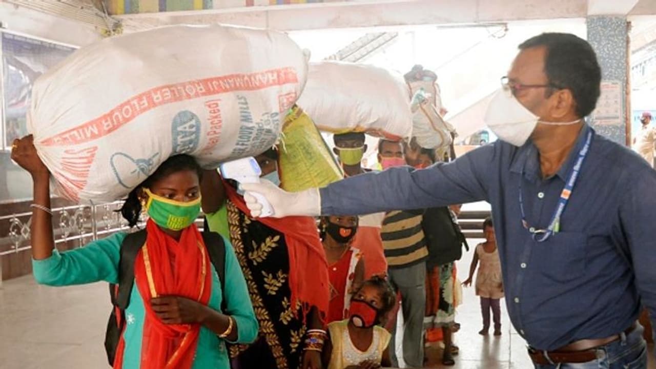 കൊവിഡ് പ്രതിരോധം; ഹോം ക്വാറന്റീൻ നിര്ബന്ധമാക്കി ദില്ലി സര്ക്കാര് കൊവിഡ് പ്രതിരോധം; ഹോം ക്വാറന്റീൻ നിര്ബന്ധമാക്കി ദില്ലി സര്ക്കാര്