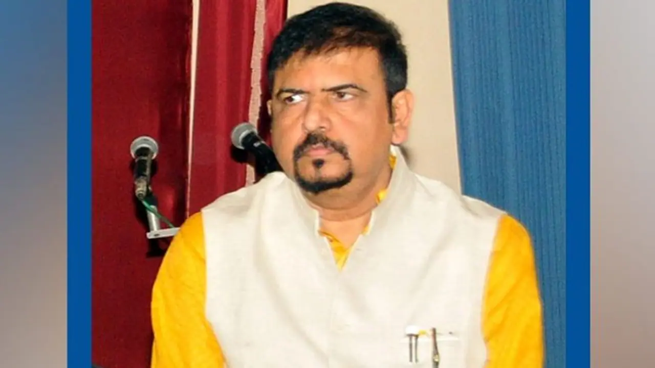 করোনা যুদ্ধে জয়ী মন্ত্রী সুজিত বসু, পুষ্পবৃষ্টি শঙ্খ বাজিয়ে অভিনন্দন জানাল অনুগামীরা