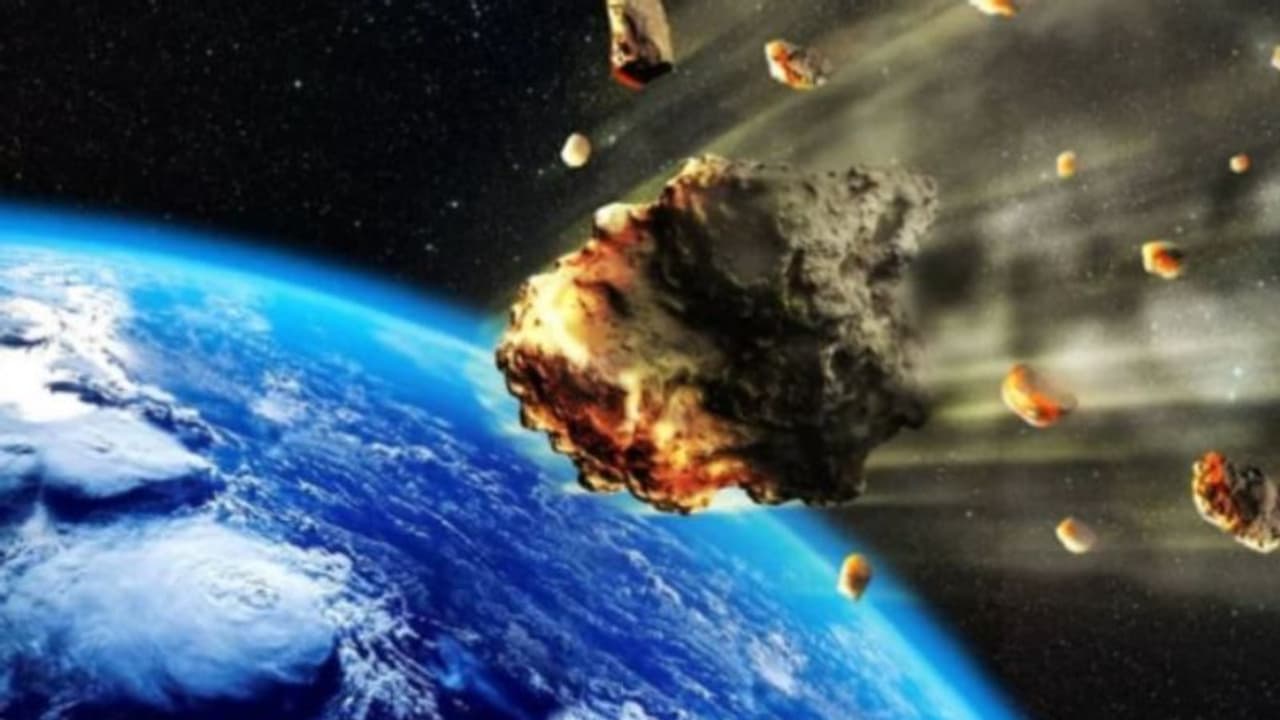 করোনা আতঙ্কের মধ্যেই ভয়ঙ্কর বিপদ, তবে কি ধ্বংসের মুখে পৃথিবী করোনা আতঙ্কের মধ্যেই ভয়ঙ্কর বিপদ, তবে কি ধ্বংসের মুখে পৃথিবী