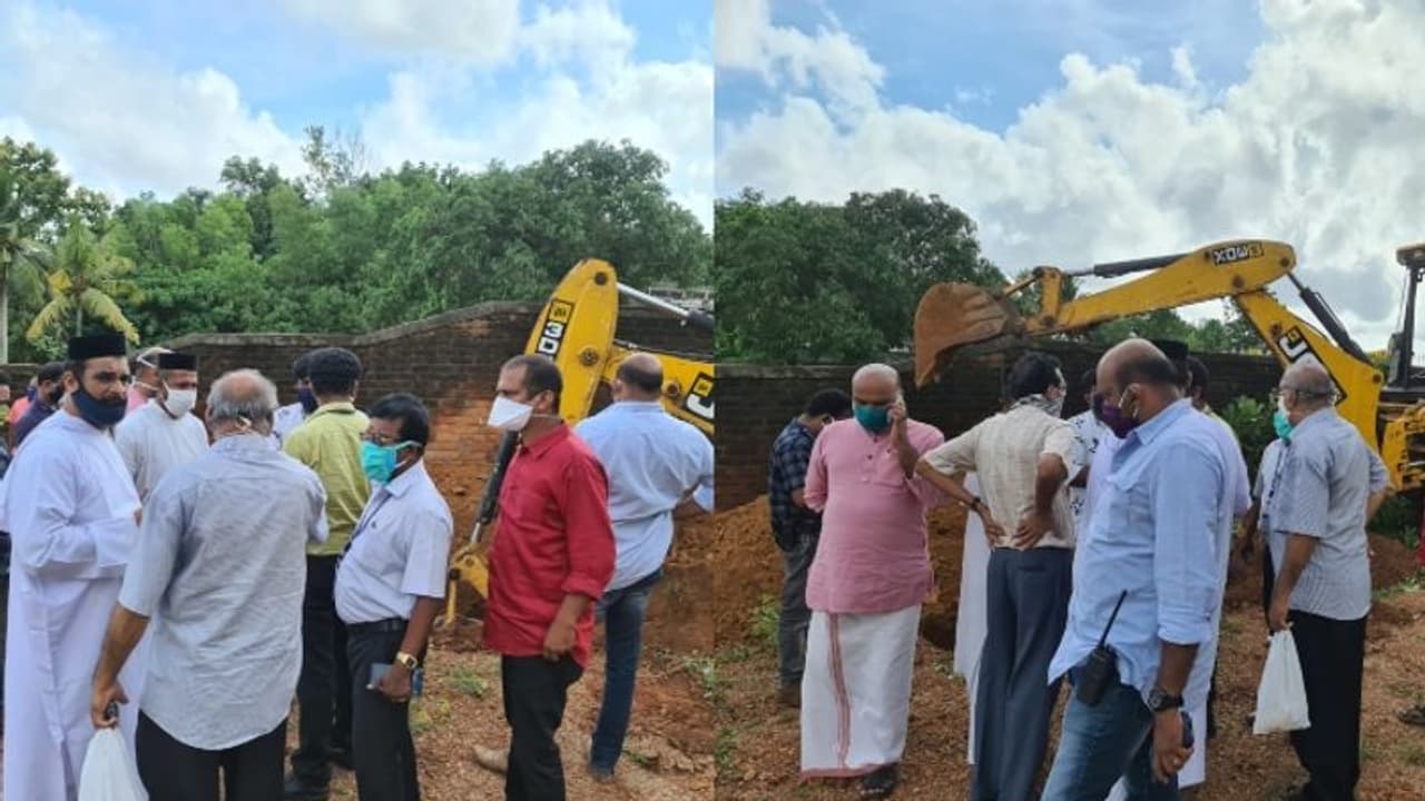 കൊവിഡ് മൂലം മരണപ്പെട്ട വൈദികൻ്റെ സംസ്കാരം നാട്ടുകാർ തടഞ്ഞു