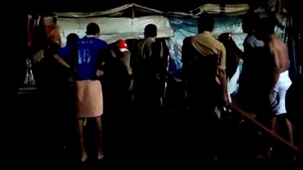 കുടുംബത്തിന്റെ ഏകാശ്രയമായിരുന്ന തട്ടുകട കത്തി നശിച്ചു; 40000 രൂപയുടെ നാശനഷ്ടം കുടുംബത്തിന്റെ ഏകാശ്രയമായിരുന്ന തട്ടുകട കത്തി നശിച്ചു; 40000 രൂപയുടെ നാശനഷ്ടം