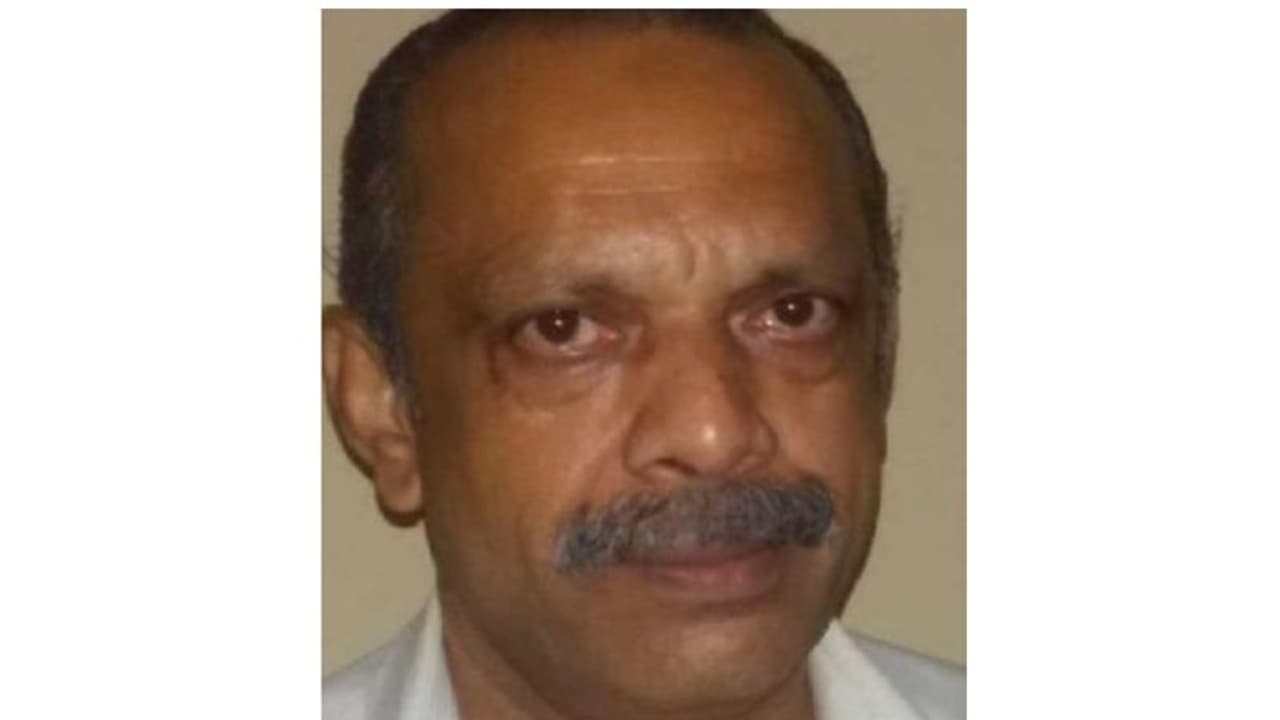 മലപ്പുറം സ്വദേശി ഹൃദയാഘാതം കാരണം മക്കയിൽ മരിച്ചു മലപ്പുറം സ്വദേശി ഹൃദയാഘാതം കാരണം മക്കയിൽ മരിച്ചു