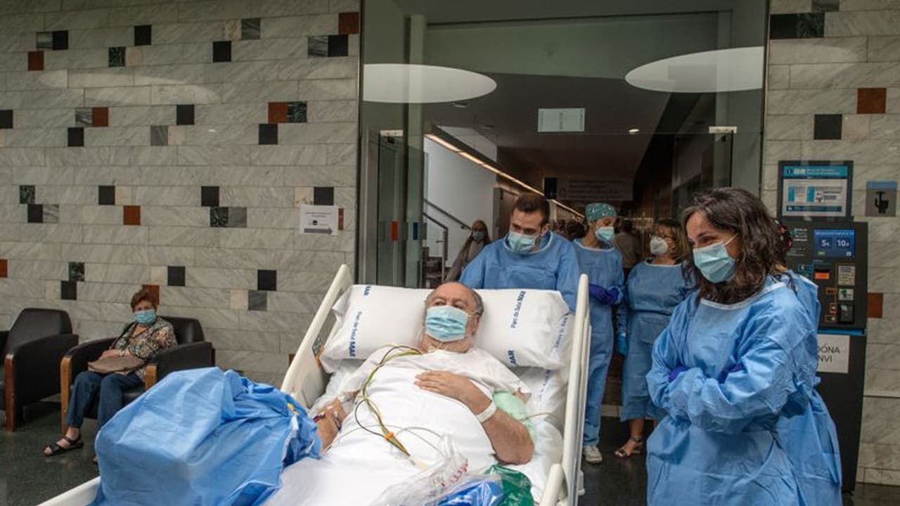 కరోనా రోగులకు వెసులుబాటు... ప్రైవేట్ హాస్పిటల్స్ ఫీజులు ఖరారు కరోనా రోగులకు వెసులుబాటు... ప్రైవేట్ హాస్పిటల్స్ ఫీజులు ఖరారు