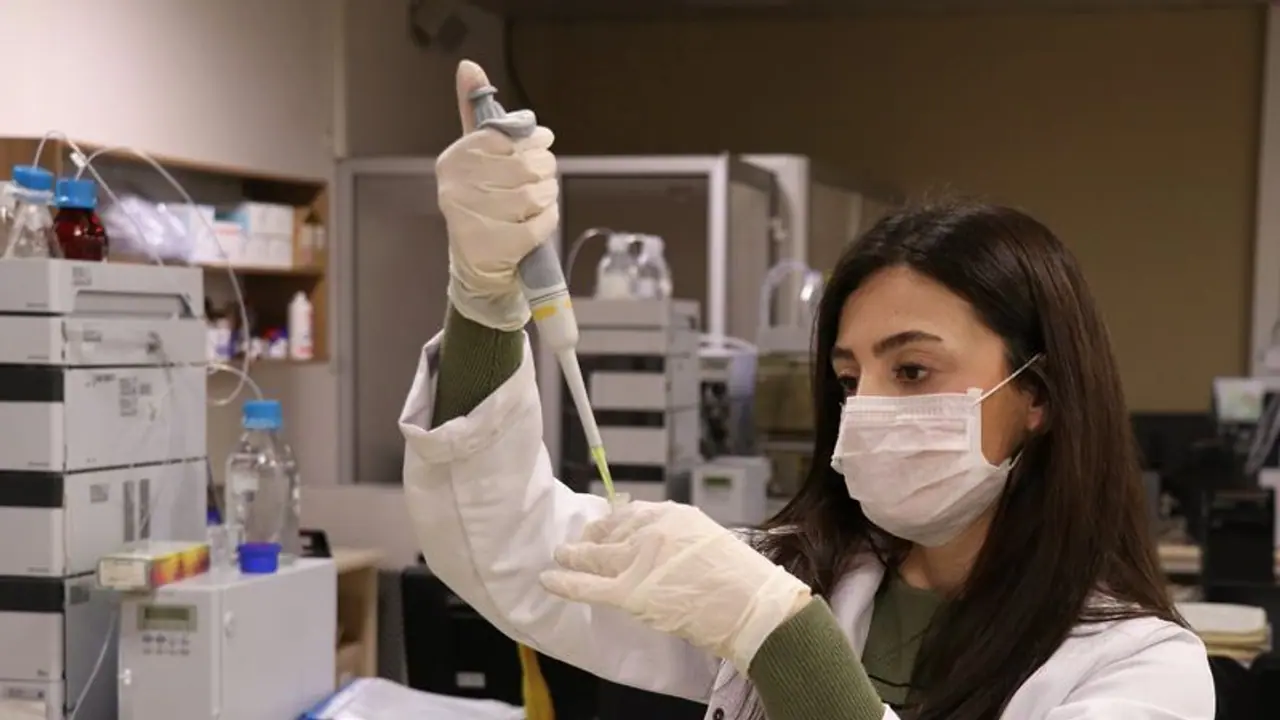 Coronavirus: Saliva test used to check for virus in Australia