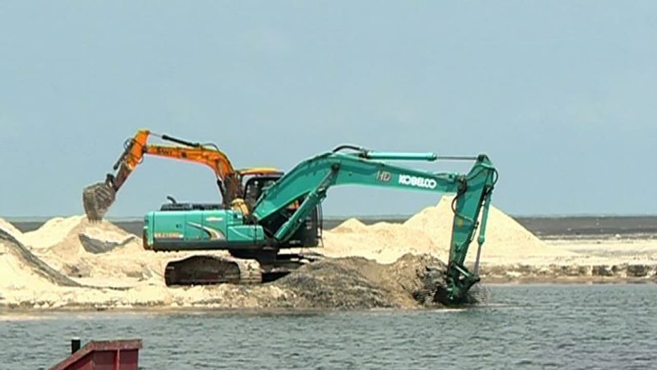 തോട്ടപ്പള്ളി മണൽ നീക്കുന്ന ജോലികൾ സർക്കാർ വേഗത്തിലാക്കി; സമരം ശക്തമാക്കി പ്രതിഷേധക്കാര്‍