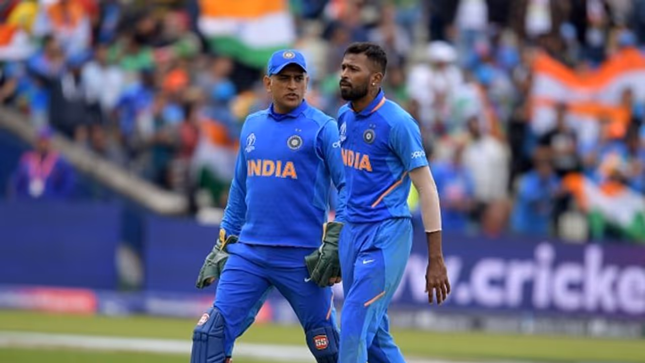 அந்த ஒரு ஓவரோட என்னோட கெரியரே முடிஞ்சதுனு நெனச்சேன்! ஆனால் தோனி தான் என்னை வளர்த்துவிட்டார் ஹர்திக் பாண்டியா