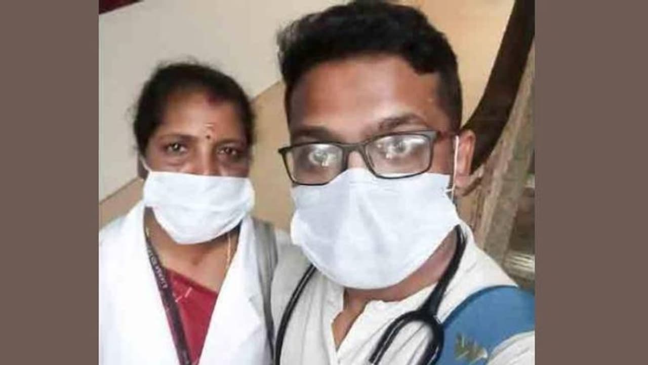 മകന് ഡോക്ടറായ ആശുപത്രിയില് നഴ്സിംഗ് ഓഫീസറായി അമ്മ മകന് ഡോക്ടറായ ആശുപത്രിയില് നഴ്സിംഗ് ഓഫീസറായി അമ്മ