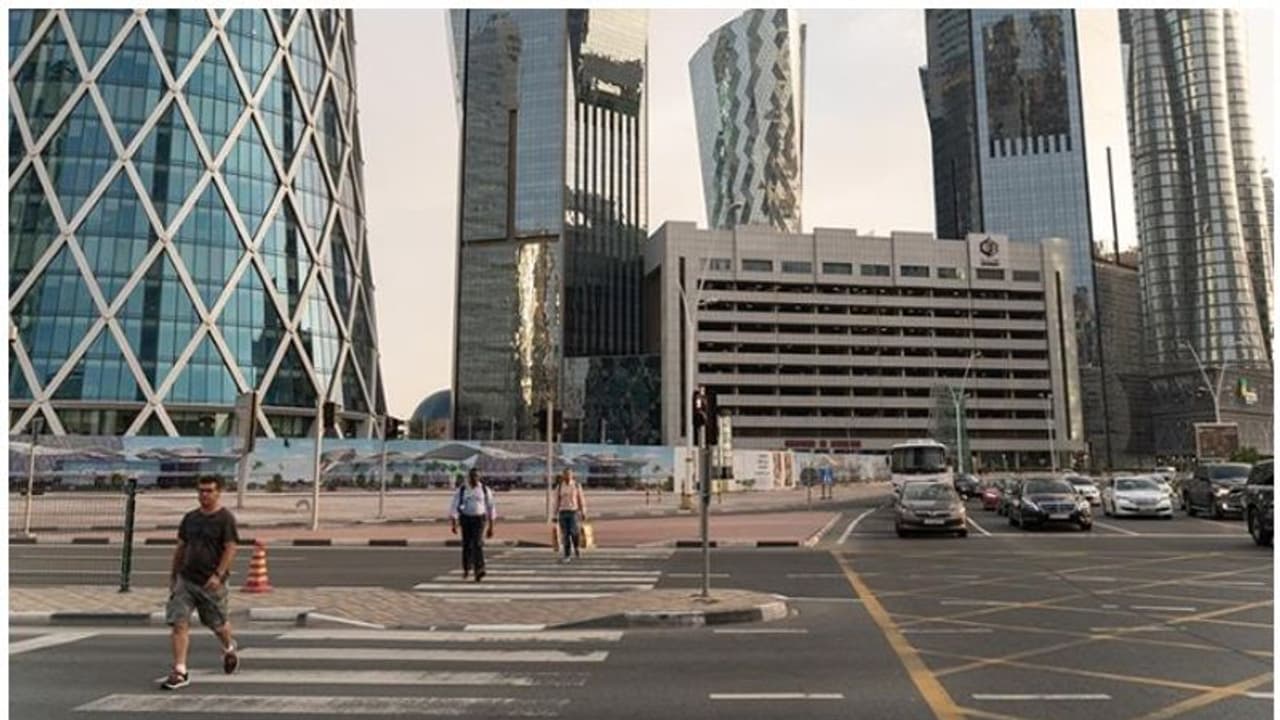 ഖത്തറില് സര്ക്കാര്, സ്വകാര്യ മേഖലകളിലെ 80 ശതമാനം ജീവനക്കാര്ക്കും ഓഫീസിലെത്താന് അനുമതി ഖത്തറില് സര്ക്കാര്, സ്വകാര്യ മേഖലകളിലെ 80 ശതമാനം ജീവനക്കാര്ക്കും ഓഫീസിലെത്താന് അനുമതി