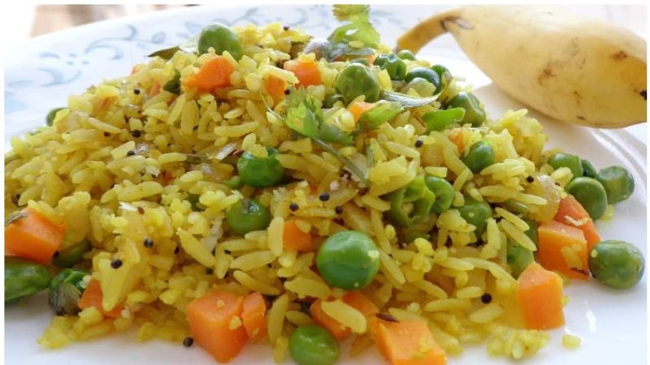 വീട്ടിൽ അവൽ ഇരിപ്പുണ്ടോ; കിടിലൻ ഉപ്പുമാവ് ഉണ്ടാക്കിയാലോ... വീട്ടിൽ അവൽ ഇരിപ്പുണ്ടോ; കിടിലൻ ഉപ്പുമാവ് ഉണ്ടാക്കിയാലോ...