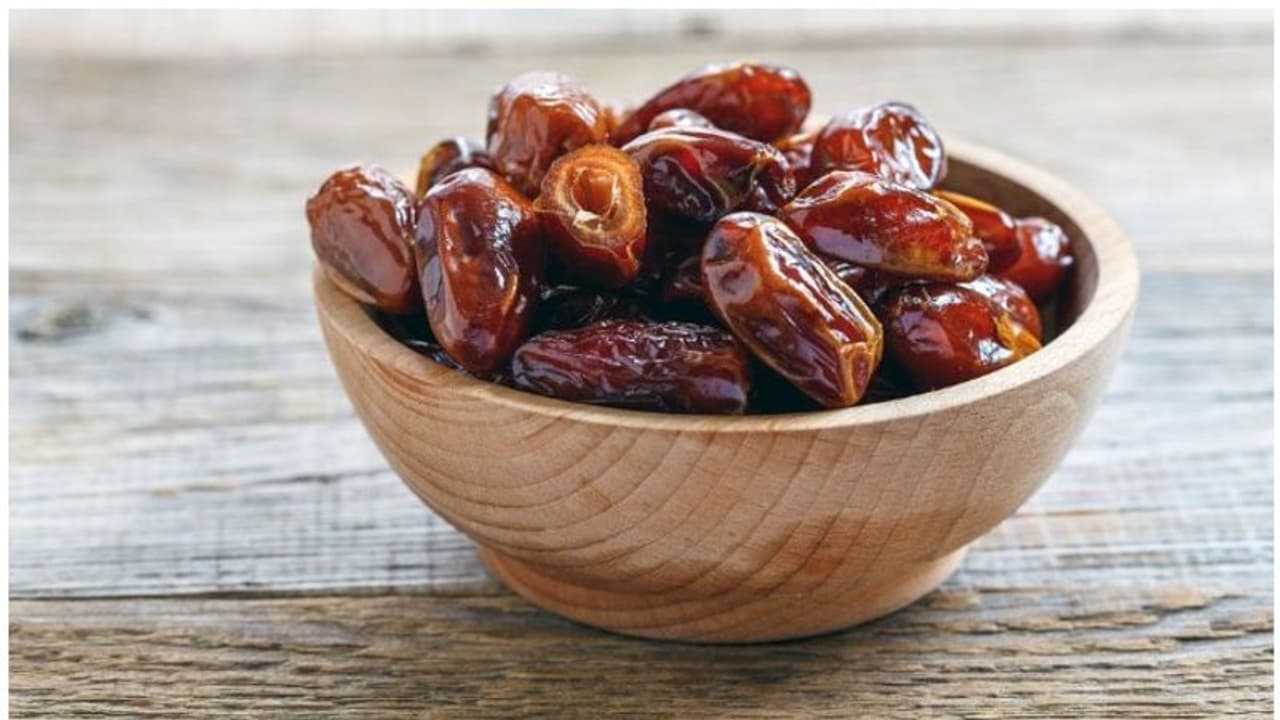 ദിവസവും 'ഈന്തപ്പഴം' കഴിക്കണമെന്ന് പറയുന്നതിന്റെ കാരണം... ദിവസവും 'ഈന്തപ്പഴം' കഴിക്കണമെന്ന് പറയുന്നതിന്റെ കാരണം...