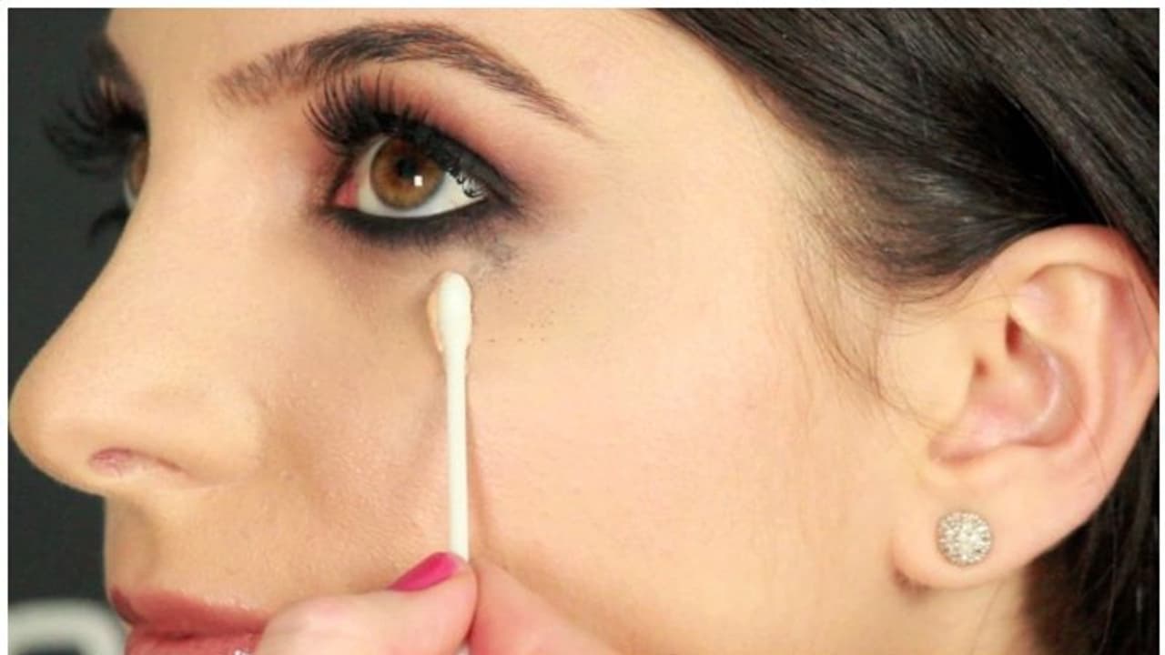 കണ്മഷി പടരാതിരിക്കാന് ശ്രദ്ധിക്കേണ്ട ചില കാര്യങ്ങൾ കണ്മഷി പടരാതിരിക്കാന് ശ്രദ്ധിക്കേണ്ട ചില കാര്യങ്ങൾ