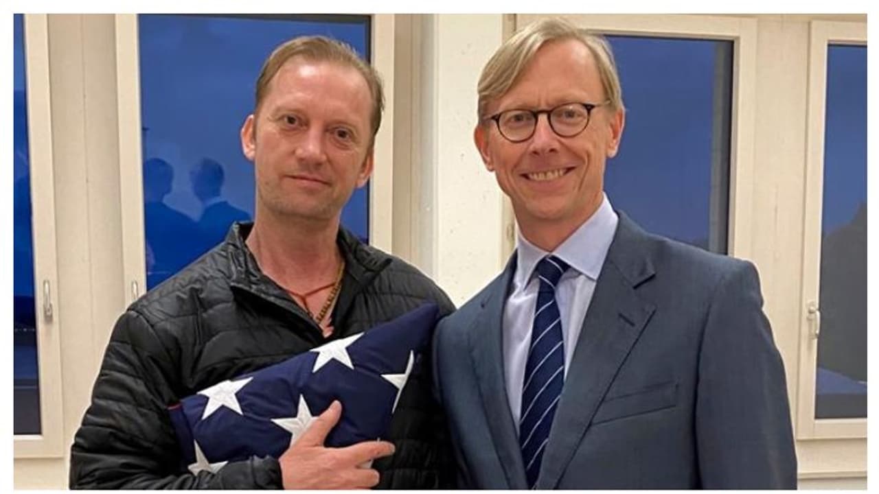 করোনা আবহে এবার আমেরিকার কাছাকাছি তেহরান, ২ বছর পর ইরান মুক্তি দিল মার্কিন নৌআধিকারিককে করোনা আবহে এবার আমেরিকার কাছাকাছি তেহরান, ২ বছর পর ইরান মুক্তি দিল মার্কিন নৌআধিকারিককে