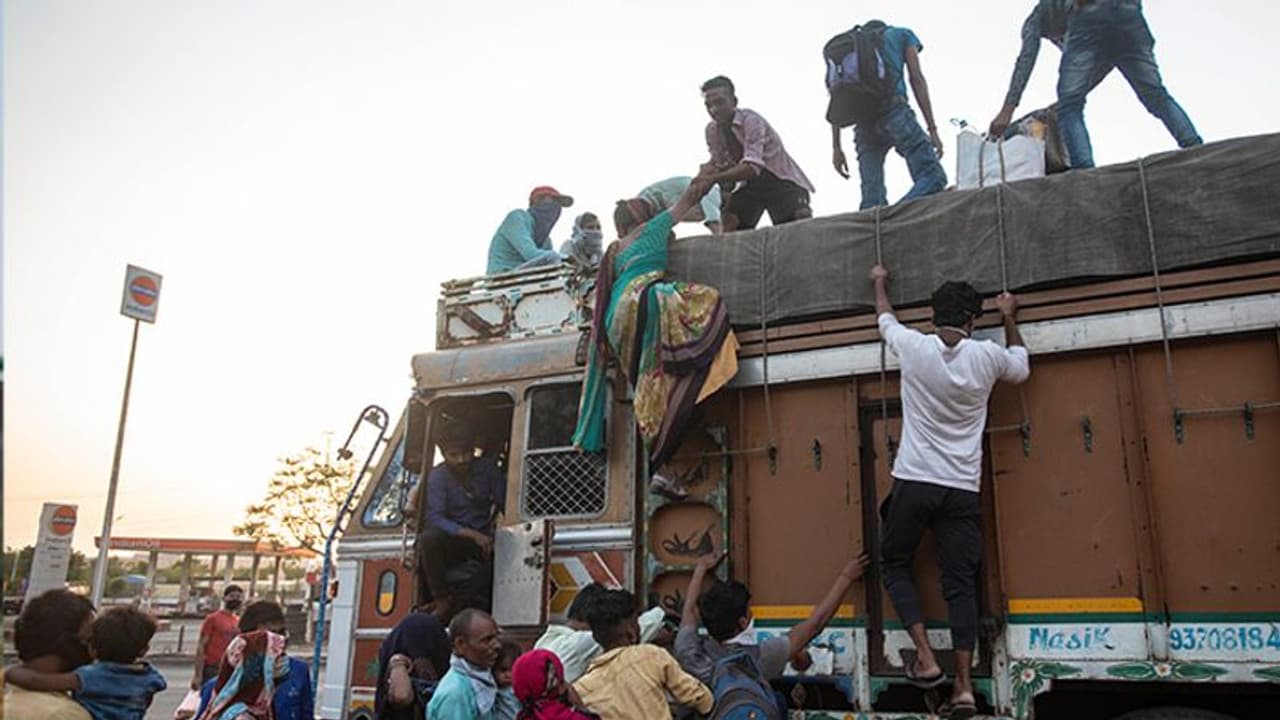 লকডাউনের প্রবাসী শ্রমিকদের মৃত্যু নিয়ে কোনও তথ্য নেই, সংসদে স্পষ্ট করে জানিয়ে দিল সরকার লকডাউনের প্রবাসী শ্রমিকদের মৃত্যু নিয়ে কোনও তথ্য নেই, সংসদে স্পষ্ট করে জানিয়ে দিল সরকার
